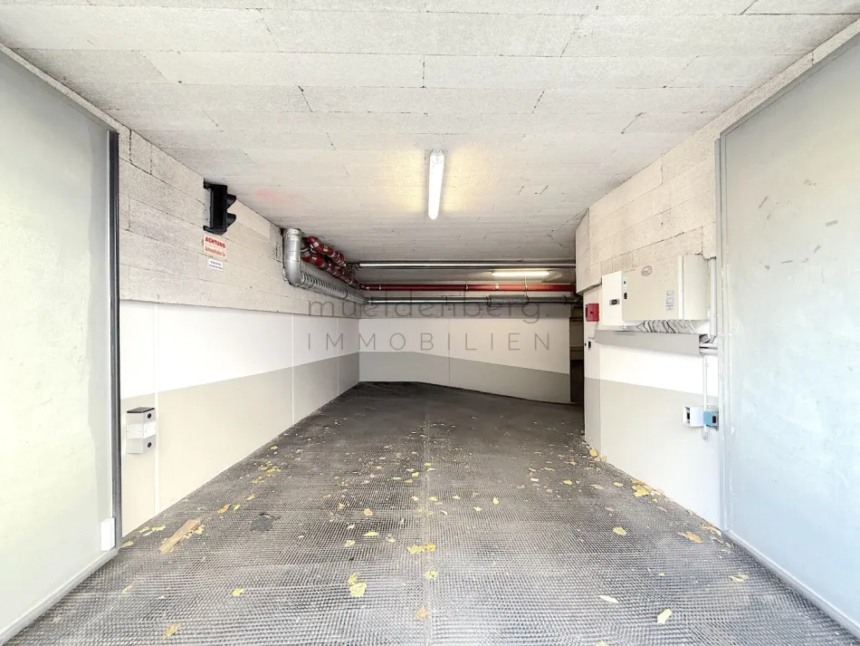 Garagenplatz nahe Hütteldorfer Straße (U3 Station) - Bild