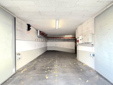 Garagenplatz nahe Hütteldorfer Straße (U3 Station)
