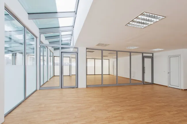 DEMOOBJEKT! Preisgünstiges attraktives Büro mit Wien-Panoramablick - Titelbild