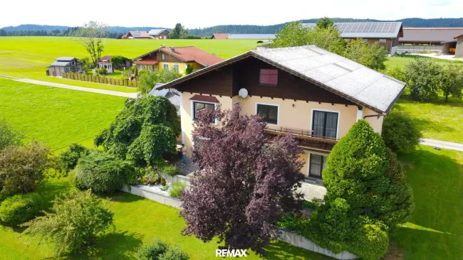 Geräumiges Zweifamilienhaus in Pöndorf - Bild