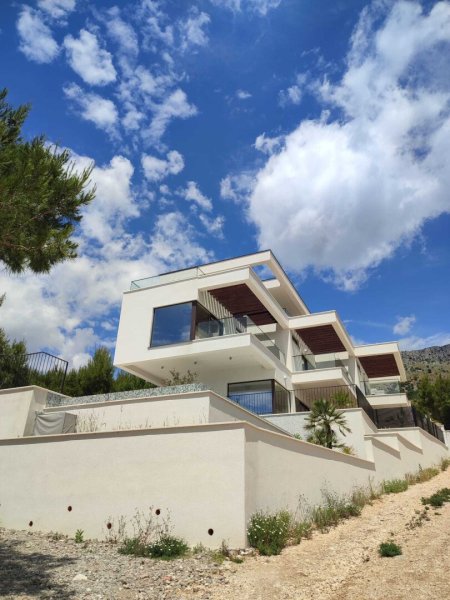 Wollen sie den Sommer schon im eigenen Haus verbringen? Wunderbare Neubauvilla mit traumhaften Meerblick