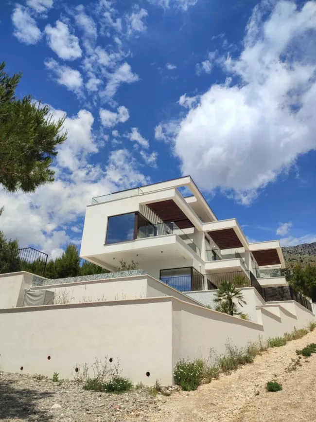 Wollen sie den Sommer schon im eigenen Haus verbringen? Wunderbare Neubauvilla mit traumhaften Meerblick - Bild