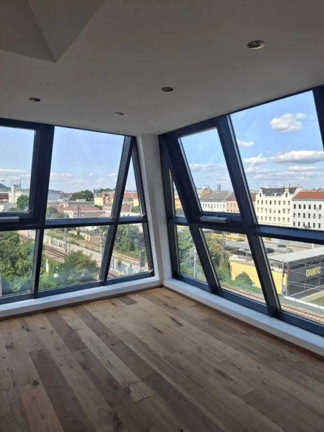 Traumhafte Dachgeschoßwohnung in 1020 Wien – mit herrlichem Rundumblick - Titelbild