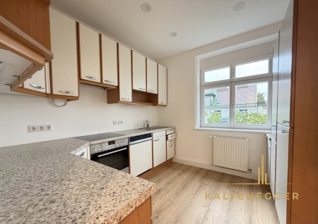 Unbefristet: 5-Zimmer-Altbauwohnung, ca. 100 m², in der Herbeckstraße