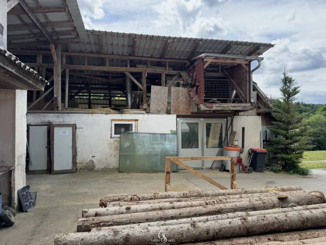 großes Stallgebäude mit Lagerräume