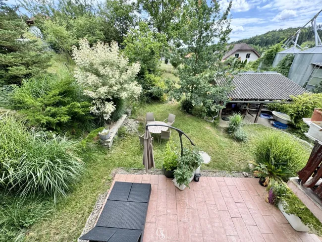 Blick auf Garten vom Balkon OG
