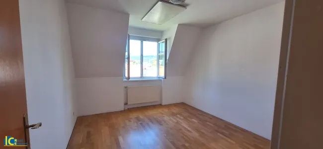 Großes Schlafzimmer
