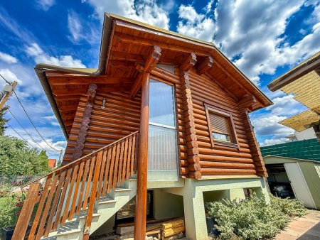 RESERVIERT - Chalet-Feeling mitten in Donaufeld - Naturstamm-Blockhaus mit Sauna, Kamin und Garten