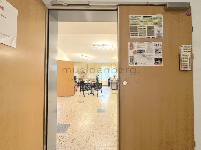 Top Lage, Top Rendite 6% - großzügiges Büro mit Pool und Garage in Wien - Perfekt für Praxis oder Büro! - Bild