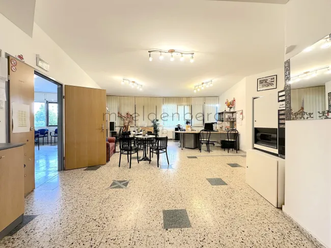 Top Lage, Top Rendite 6% - großzügiges Büro mit Pool und Garage in Wien - Perfekt für Praxis oder Büro! - Bild