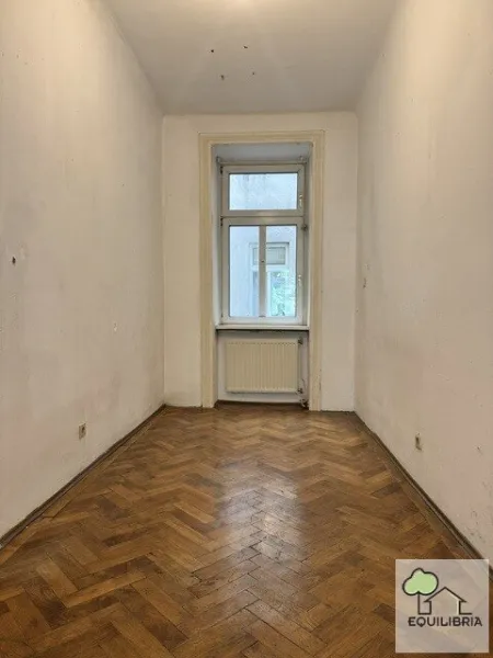 Gut geschnittene Altbauwohnung mit Balkon in begehrter Lage des 5. Bezirks – großes Potenzial zur individuellen Gestaltung ! - Bild