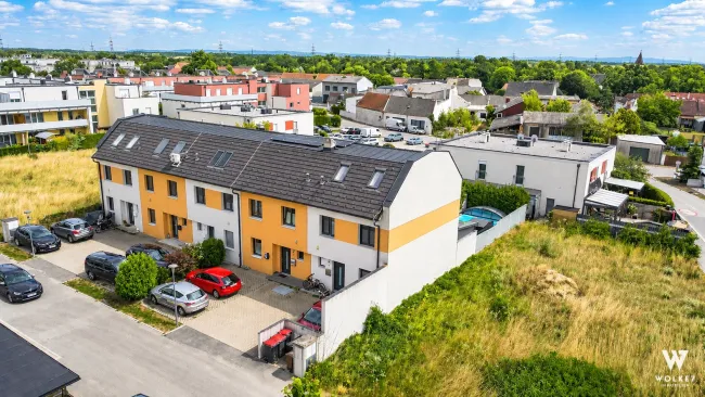 Wohnen auf höchstem Niveau – Stilvolles Reiheneckhaus auf 4 Etagen mit Pool, Sauna und Eigengarten I 2 KFZ-Abstellplätze - Bild