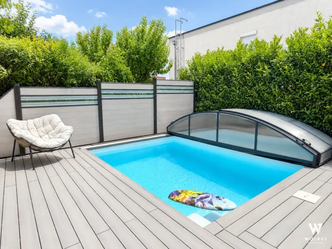 Wohnen auf höchstem Niveau – Stilvolles Reiheneckhaus auf 4 Etagen mit Pool, Sauna und Eigengarten I 2 KFZ-Abstellplätze - Bild