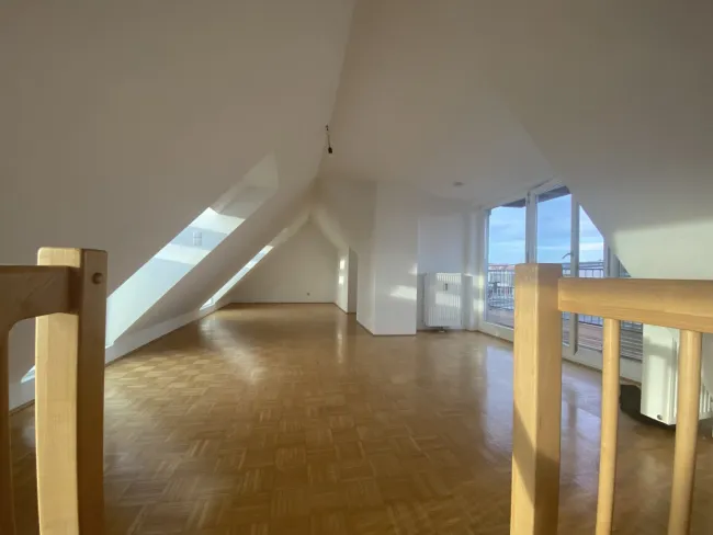 Außergewöhnliche zentrale Stadt-Etagenwohnung 90 m2 mit Terrasse über den Dächern von Graz - Nachmieter gesucht!! - Bild