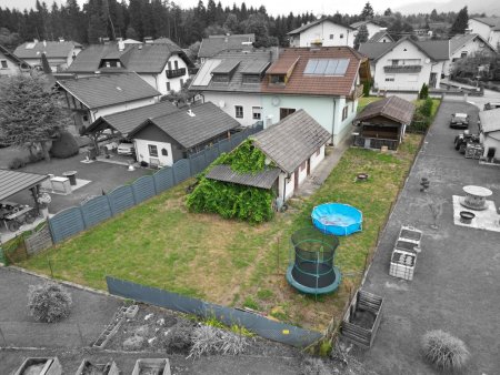 ***RESERVIERT*** Charmante Doppelhaushälfte mit Entwicklungspotenzial - Garage, Nebengebäude und ca. 663 m² Grund