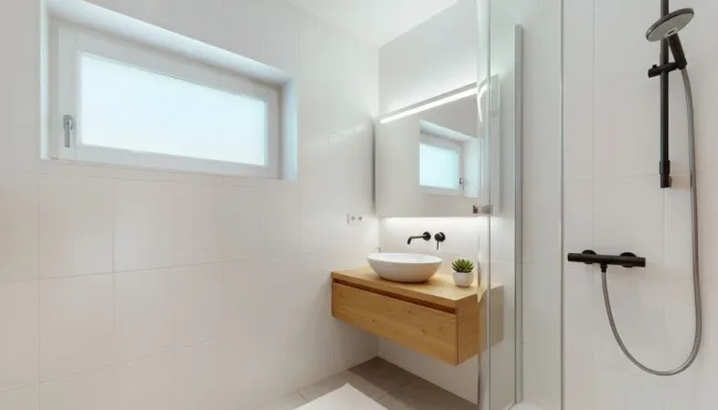 En Suite Bad zu Zimmer 4 mit KI Einrichtungsvorschlag