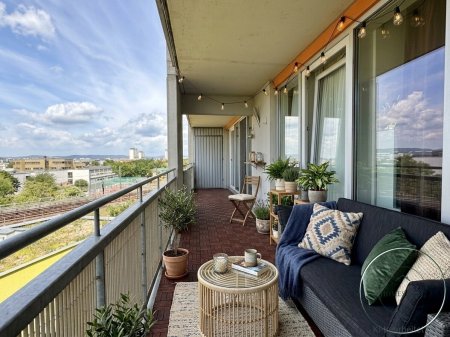 Fernblick inklusive: Stilvolle 3-Zimmer-Wohnung mit großer Loggia & U6-Nähe