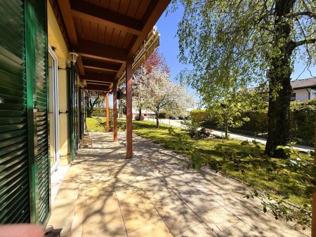 Großzügiges Einfamilienhaus mit Keller, Gästehaus & Carport auf 858 m² Grundstück
