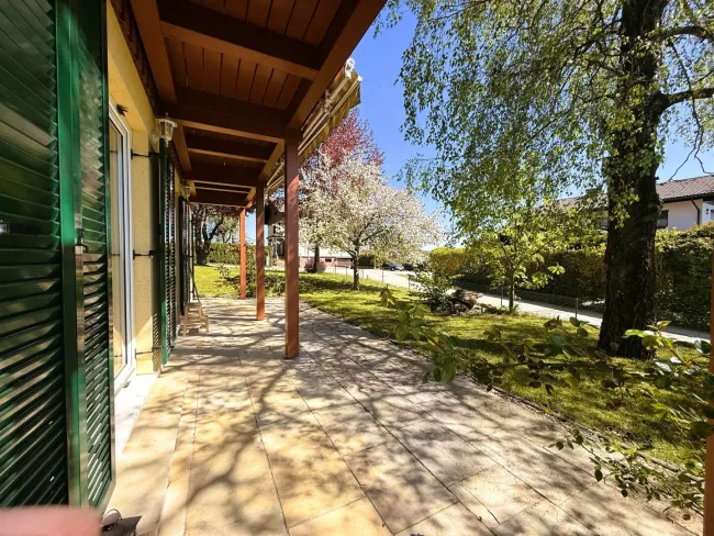Großzügiges Einfamilienhaus mit Keller, Gästehaus & Carport auf 858 m² Grundstück - Bild