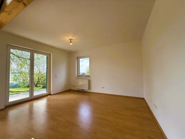 Großzügiges Einfamilienhaus mit Keller, Gästehaus & Carport auf 858 m² Grundstück - Bild
