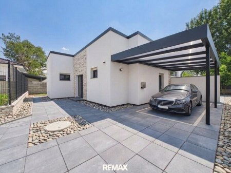 Außenansicht – Nordseite mit Carport_KI