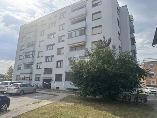 Helle 4-Zi-Wohnung in Traun - Titelbild