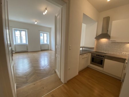 Schöne City Altbauwohnung!- kurze Wege!