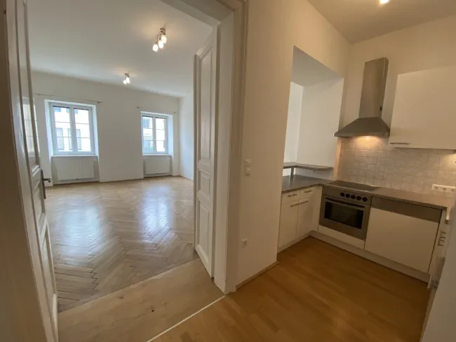 Schöne City Altbauwohnung!- kurze Wege! - Titelbild