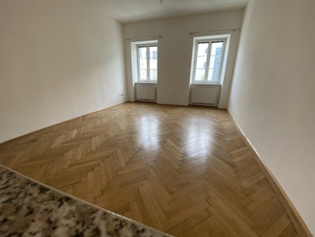 Schöne City Altbauwohnung!- kurze Wege!