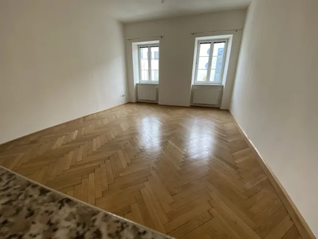 Schöne City Altbauwohnung!- kurze Wege! - Bild
