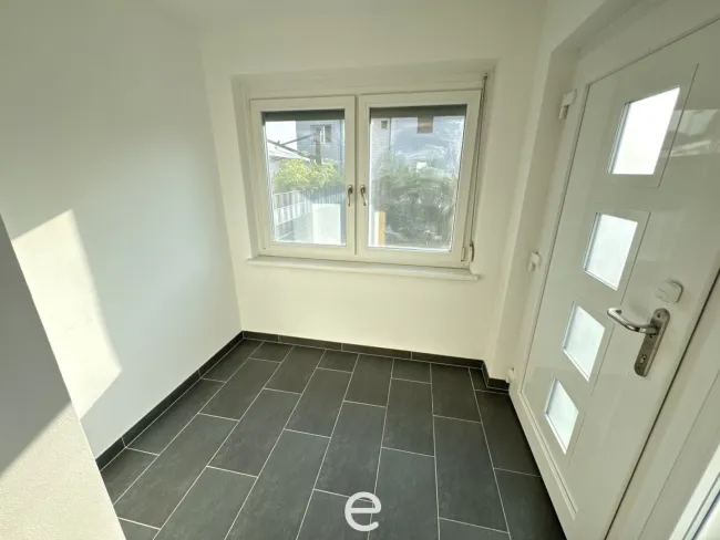 Heimeliges Eigenheim mit sonnigem Familiengarten in ruhiger Siedlungslage - Bild