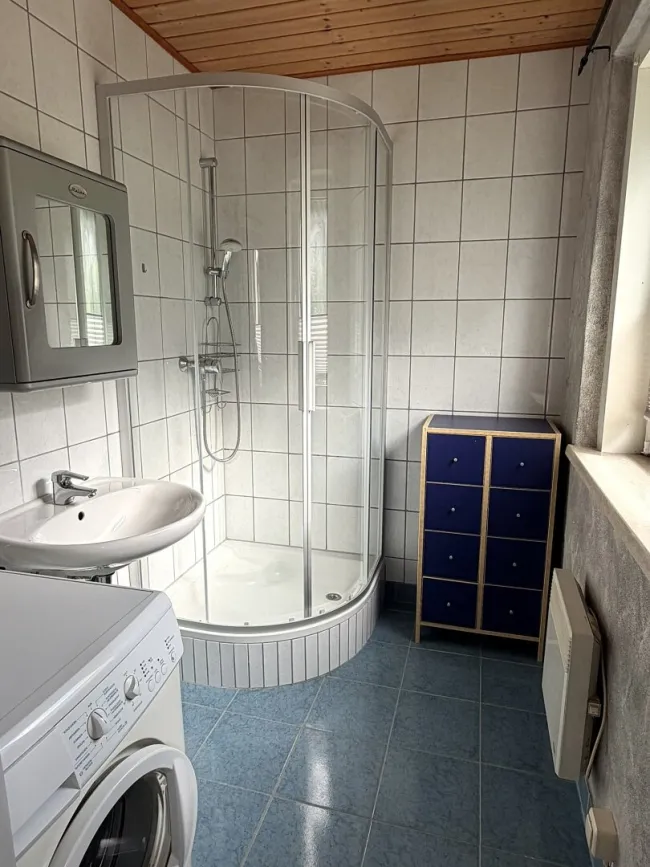 Duschbad mit Waschmaschine