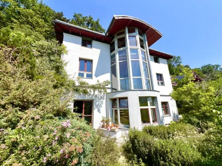 SÜDHANG WOHNTRAUM IM GRÜNEN MIT SCHWIMMTEICH UND WALDZUGANG
