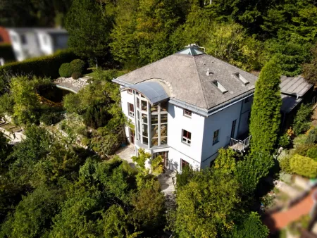 SÜDHANG WOHNTRAUM IM GRÜNEN MIT SCHWIMMTEICH UND WALDZUGANG