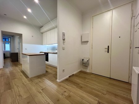 Altbaucharme trifft auf modernen Komfort – kernsanierte 2,5-Zimmer-Wohnung