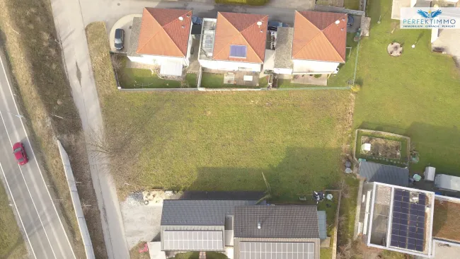 Exklusives Baugrundstück mit Baubewilligung - Bild