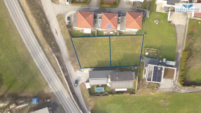 Exklusives Baugrundstück mit Baubewilligung - Titelbild