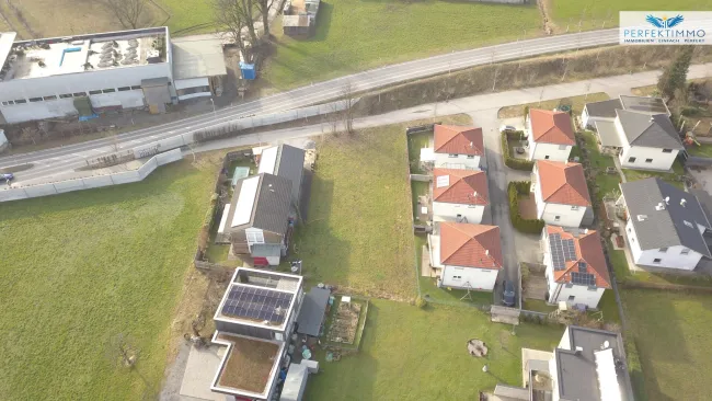 Exklusives Baugrundstück mit Baubewilligung - Bild