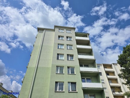 2 Zimmer – Loggia – tolle Aussicht - renovierungsbedürftig