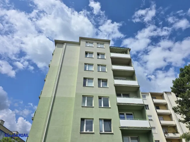 2 Zimmer – Loggia – tolle Aussicht - renovierungsbedürftig - Bild