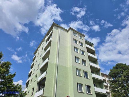 2 Zimmer – Loggia – tolle Aussicht - renovierungsbedürftig