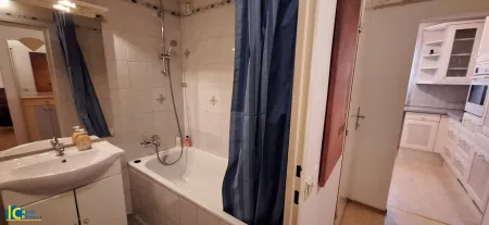 Badezimmer mit Wannenbad