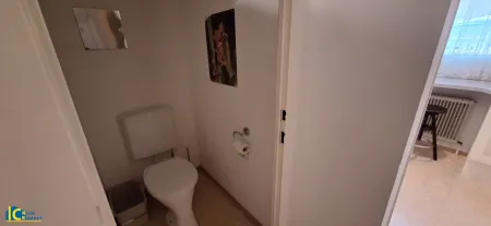 Getrennte Toilette