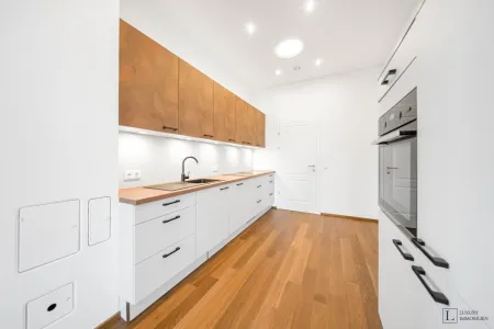 Exklusive Wohnung mit zwei Balkonen und privatem Seezugang