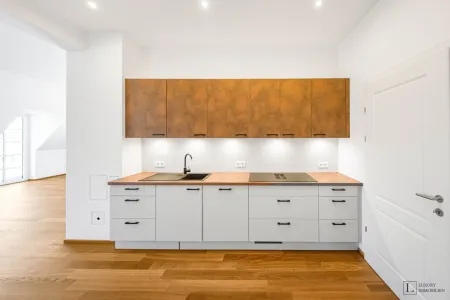Exklusive Wohnung mit zwei Balkonen und privatem Seezugang