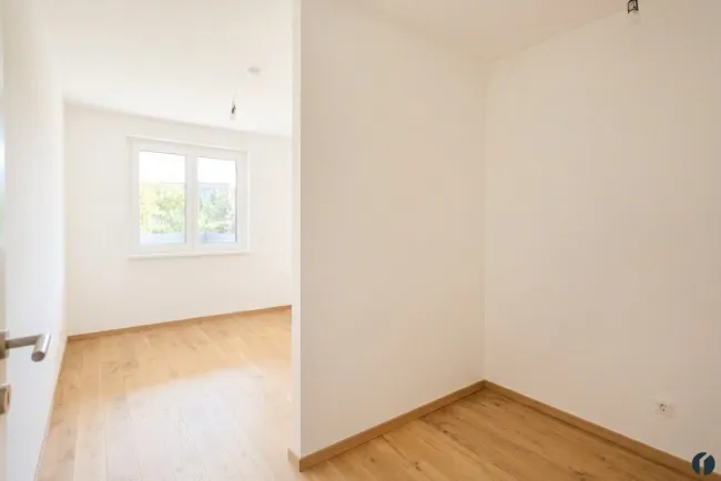 Schlafzimmer mit Schrankraum
