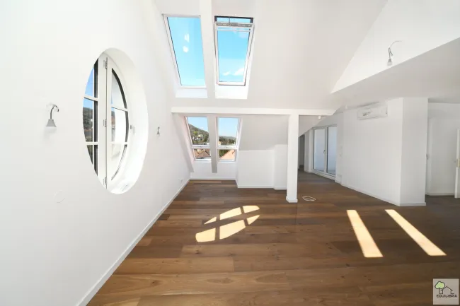 NEUER PREIS !! Gewinner des Klosterneuburger Stadtbildpreis 2024 ! - Neubau- Fertiggestellt -Bezugsfertig - Dachgeschosswohnung im historischem Altbau! - Bild