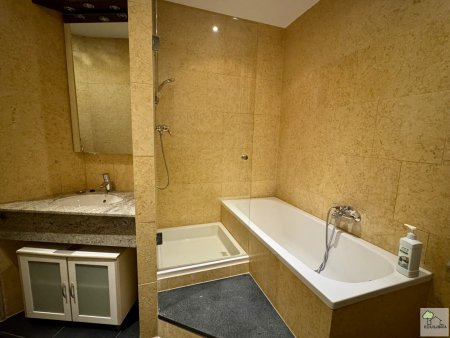 Stilvoll sanierte Wohnung beim Servitenviertel