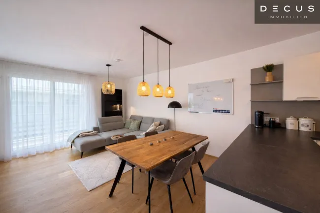 ELEGANTE 2-ZIMMER WOHNUNG | WESTBALKON IN INNENHOFRUHELAGE | HOCHWERTIGE KÜCHE UND MÖBLIERUNG - Bild