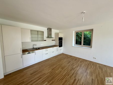 Traumhafte 3-Zimmer-Wohnung in 1230 Wien mit Terrasse und kleiner Grünfläche !